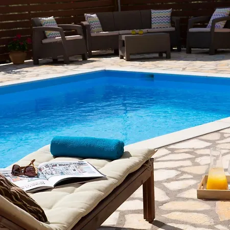 Neora Villa